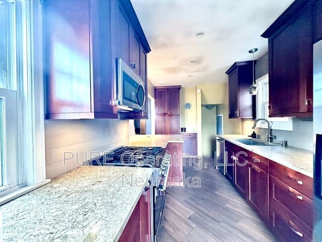 Building Photo - 5120 Franklin St