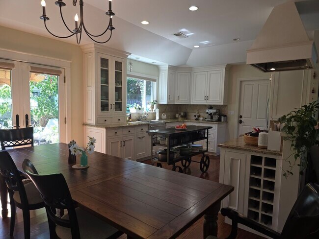 Building Photo - 2264 Grahn Dr