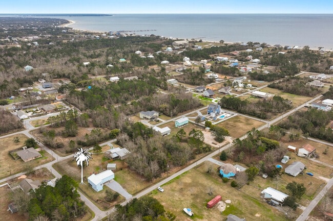 Building Photo - 304 Tide St