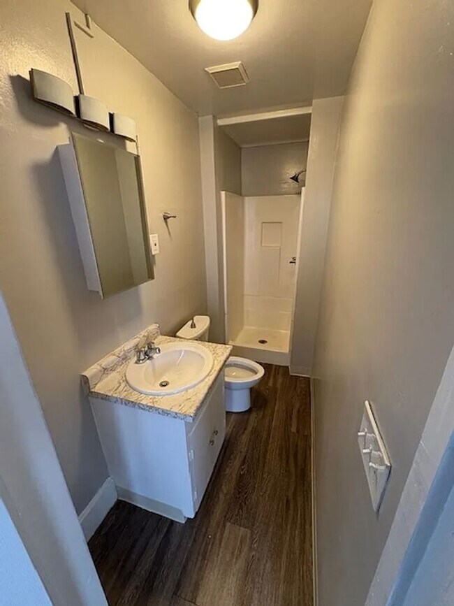 Building Photo - 7207 Grandview Ave