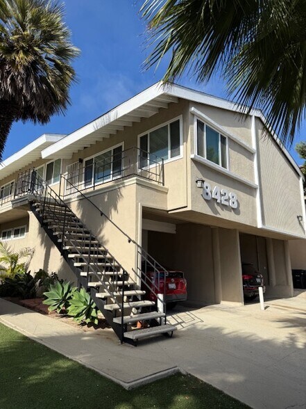 Primary Photo - 8428 Gulana Ave