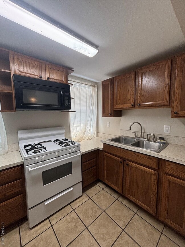 Building Photo - 84 Albany St