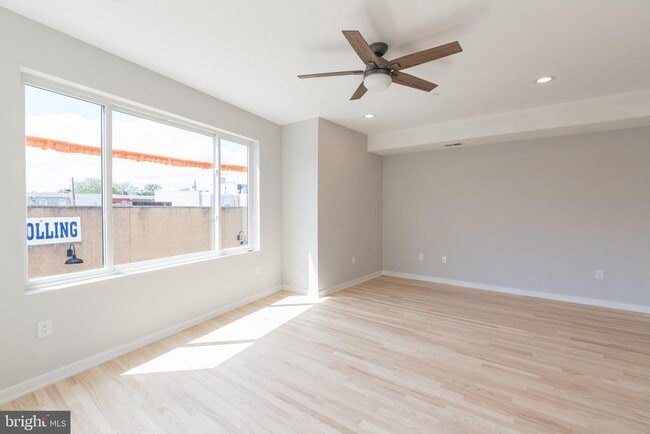 Building Photo - 1351 S Myrtlewood St
