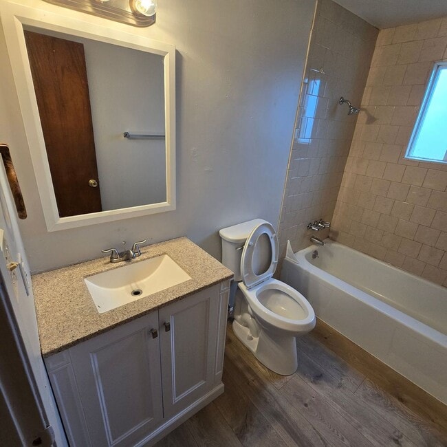 Building Photo - 1501 Arthur St