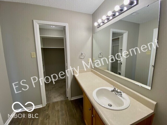 Building Photo - 10902 Glenayr Dr