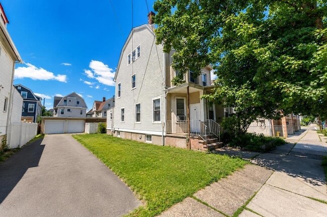 Building Photo - 137 76th St