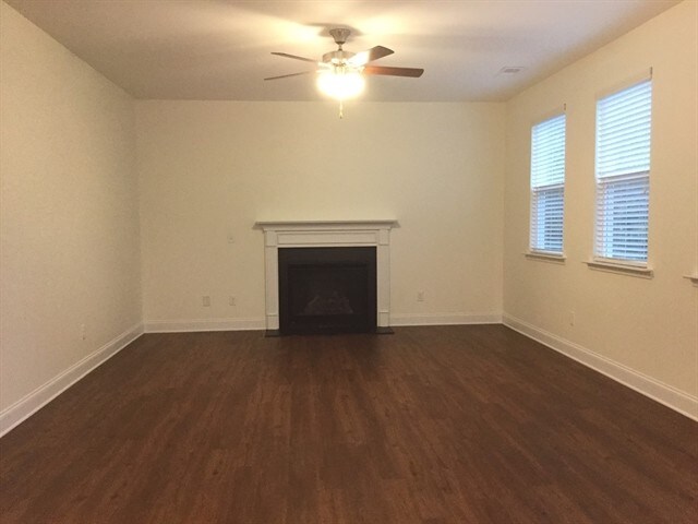 Building Photo - 3021 Greenmont Cir