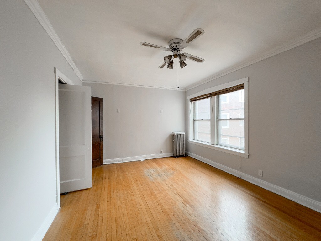 Building Photo - 4404 N Winchester Ave