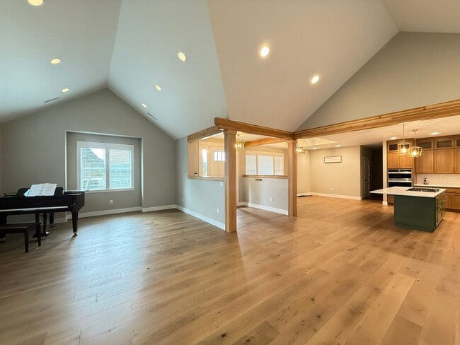 Building Photo - Elegant and Luxurious Cottage Grove Home