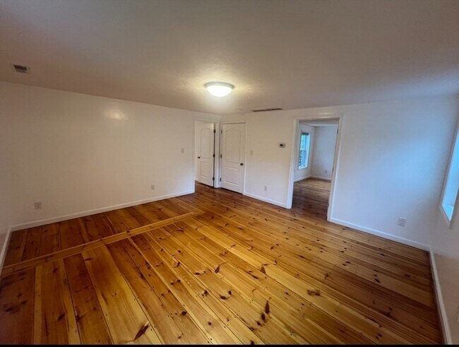 Building Photo - 265 Dunstable Rd