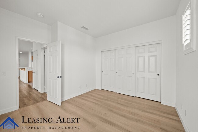 Building Photo - 24320 Lorenzo Ln