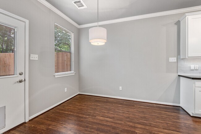 Building Photo - 19 Musk Rose Ct