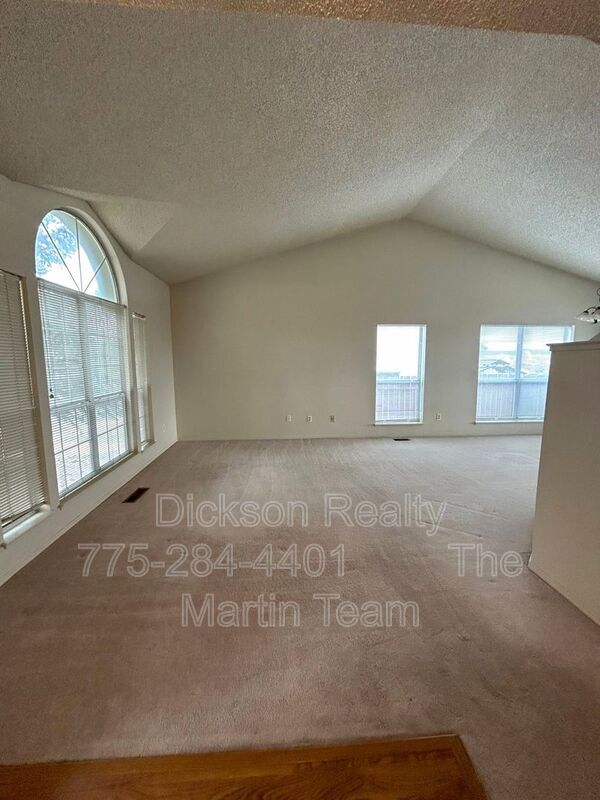 Building Photo - 956 Edgecliff Dr