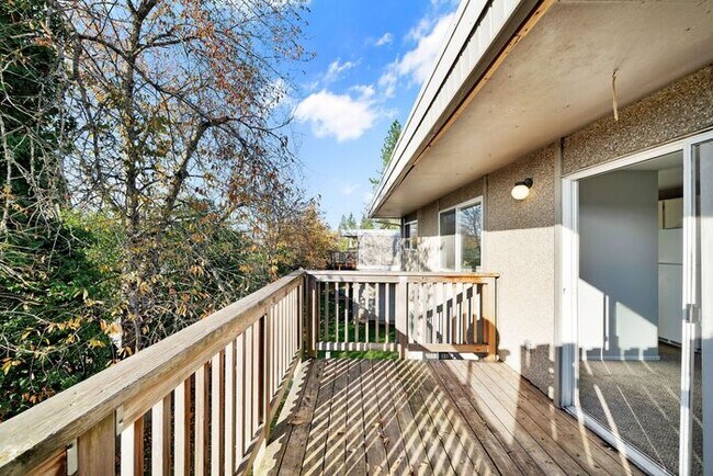Building Photo - Beautiful 1 bedroom unit! Pets OK!