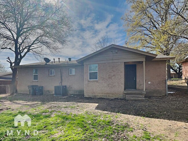 Building Photo - 1329 E Anthony St