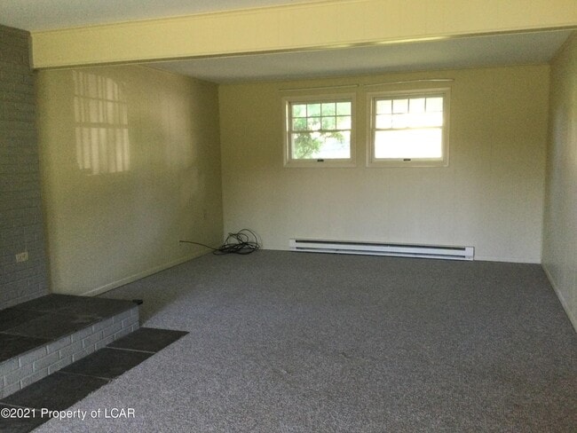 Building Photo - 457 Lake Louise Rd