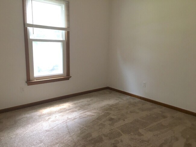 Building Photo - **Beautiful Ranch Home in Etheridge Manor**