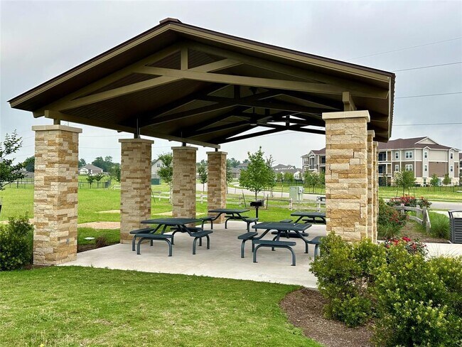 Building Photo - 120 Oakdale Meadows Ln