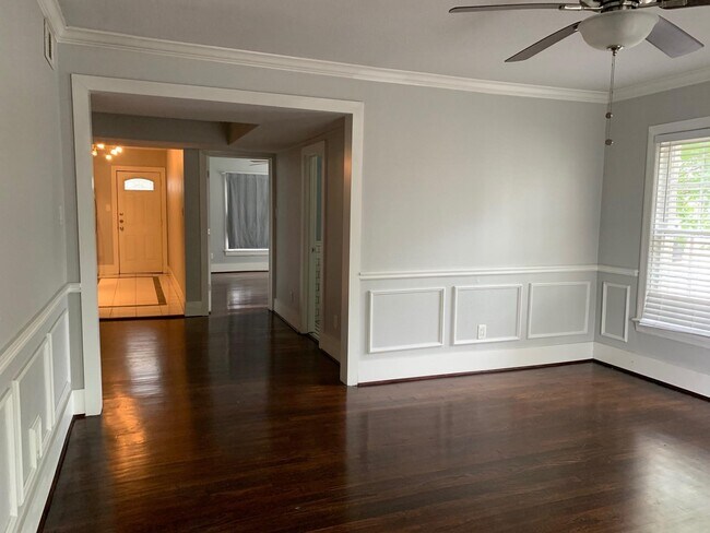 Building Photo - 2423 Woodhead St