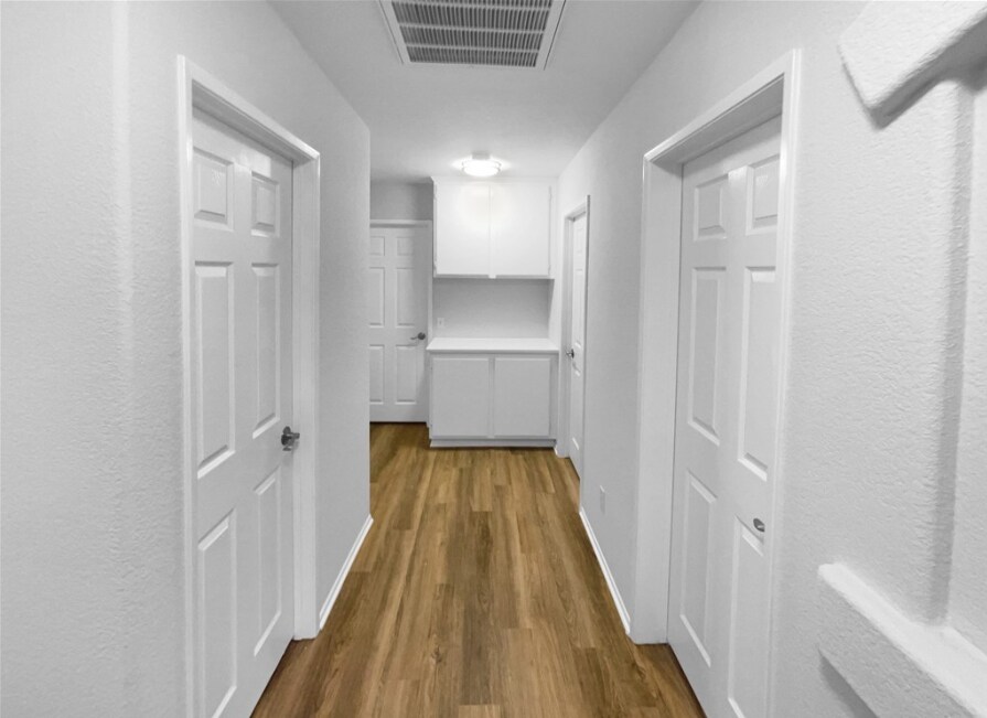 Building Photo - 758 Hillview St