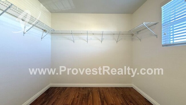 Building Photo - 13171 La Crescenta Ave