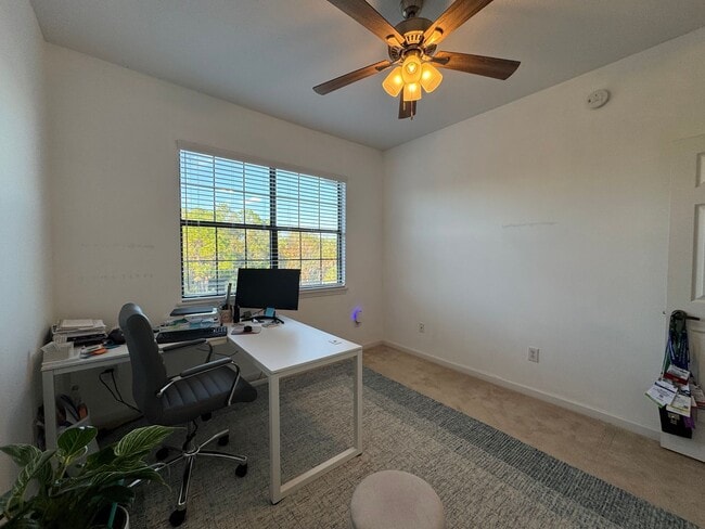 Building Photo - Gorgeous 3BD/2BA Waterfront Corner Unit in Gated Community!