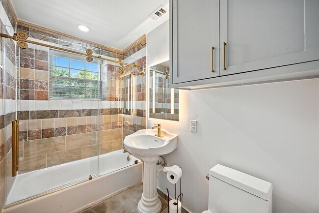 Building Photo - ***936 Elwood Duplex***
