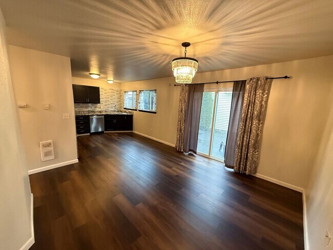 Building Photo - 4 bedroom townhome in Alicia Meadows with $500.00 off February rent if moved in by January end!