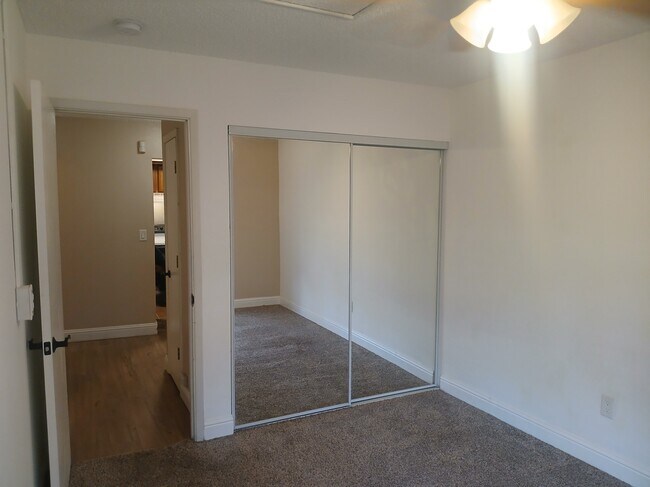 Building Photo - 775 Kingston Dr