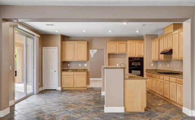 Building Photo - 757 Secret London Ave