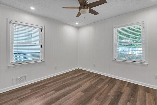 Building Photo - 2851 Forrest Hills Dr SW