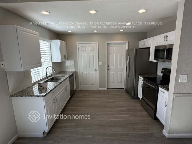 Building Photo - 21320 E Aberdeen Pl