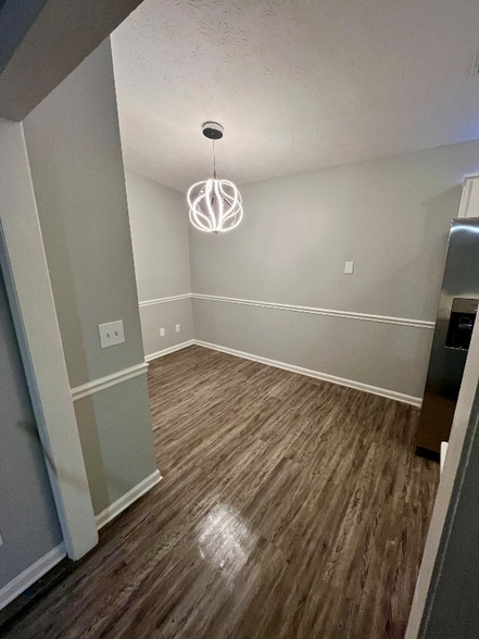 Building Photo - 6233 Cross Tie Ct