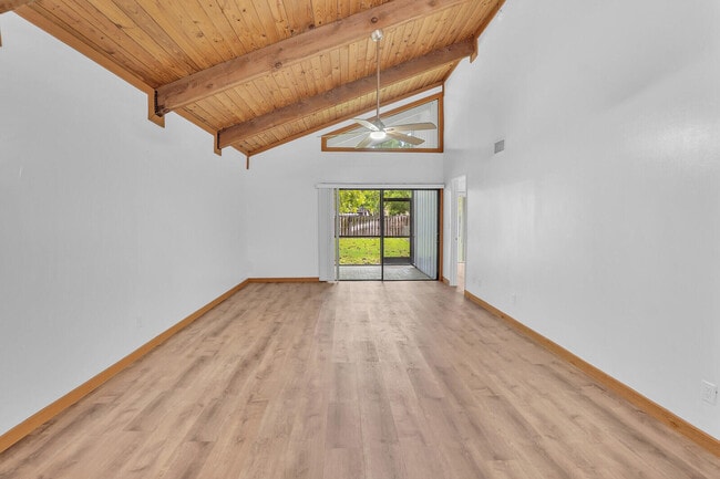 Building Photo - 100 Sparrow Dr