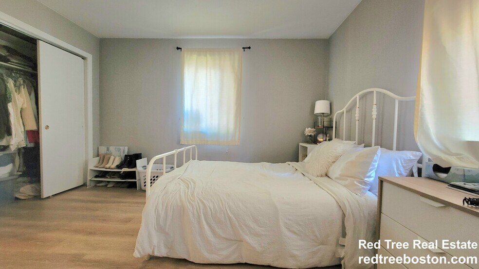 Building Photo - 200 Kelton St