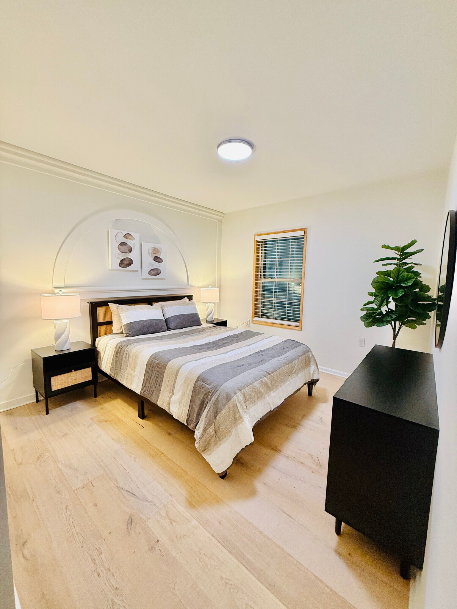 bedroom - 2504 E York St