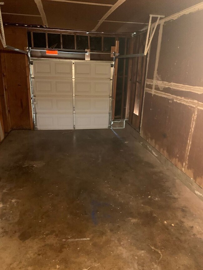 Building Photo - Cute 2 bedroom, 2 bath duplex available NOW!
