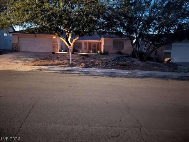 Building Photo - 327 Perry Ellis Dr