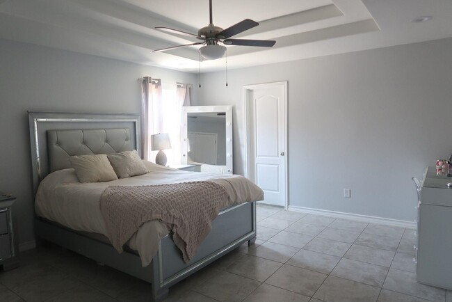 Building Photo - 515 Graneros Ave