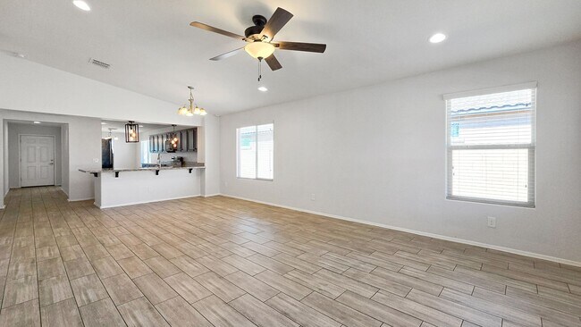Building Photo - Popular Las Brisas community in Goodyear!