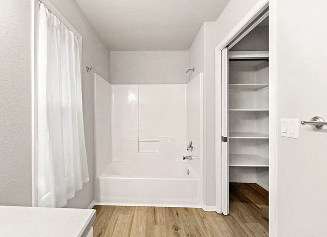 Building Photo - Spacious 2 Bedroom 2 Bath Condo with Detac...