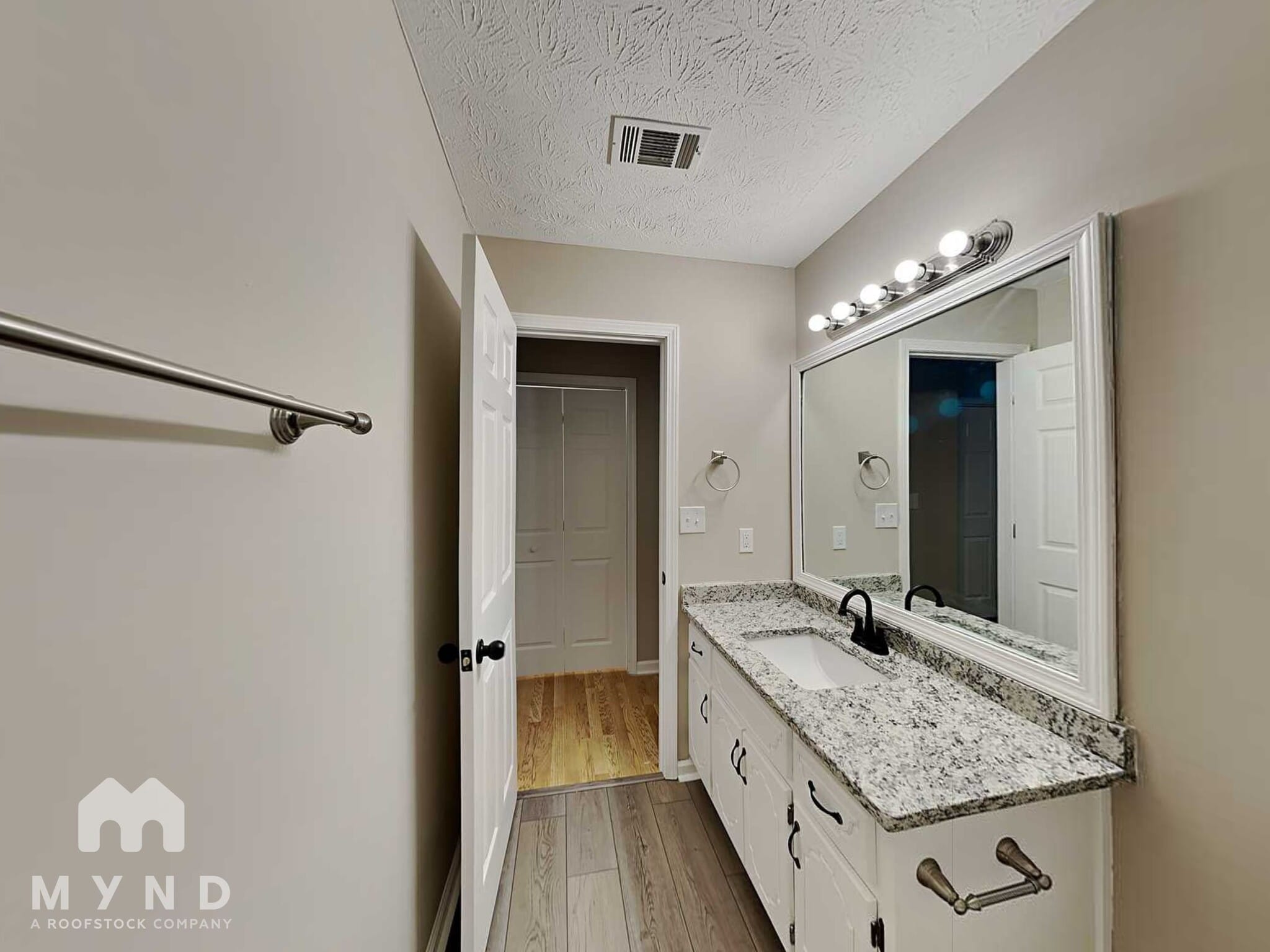 Building Photo - 134 Oak Cir S