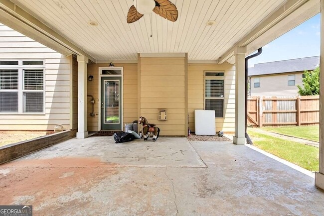 Building Photo - 2210 Apple Orchard Way