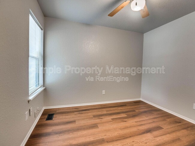 Building Photo - 1710 Hillcrest Dr