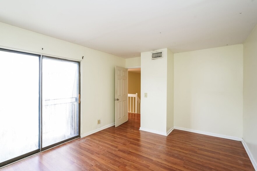 Building Photo - 136 Cedarwood Ln