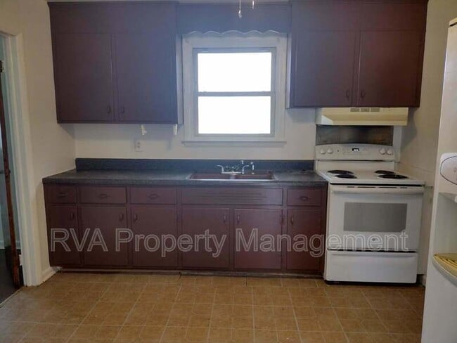 Building Photo - 1311 Beazley St