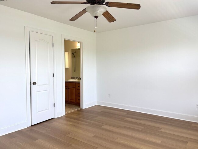 Building Photo - Beautiful 3-Bedroom, 3.5-Bath Townhome in ...