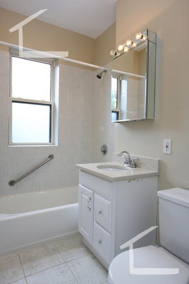 Building Photo - 1103 Boylston St