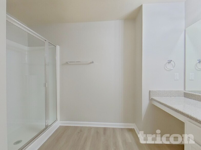 Building Photo - 3303 Lowland Dr