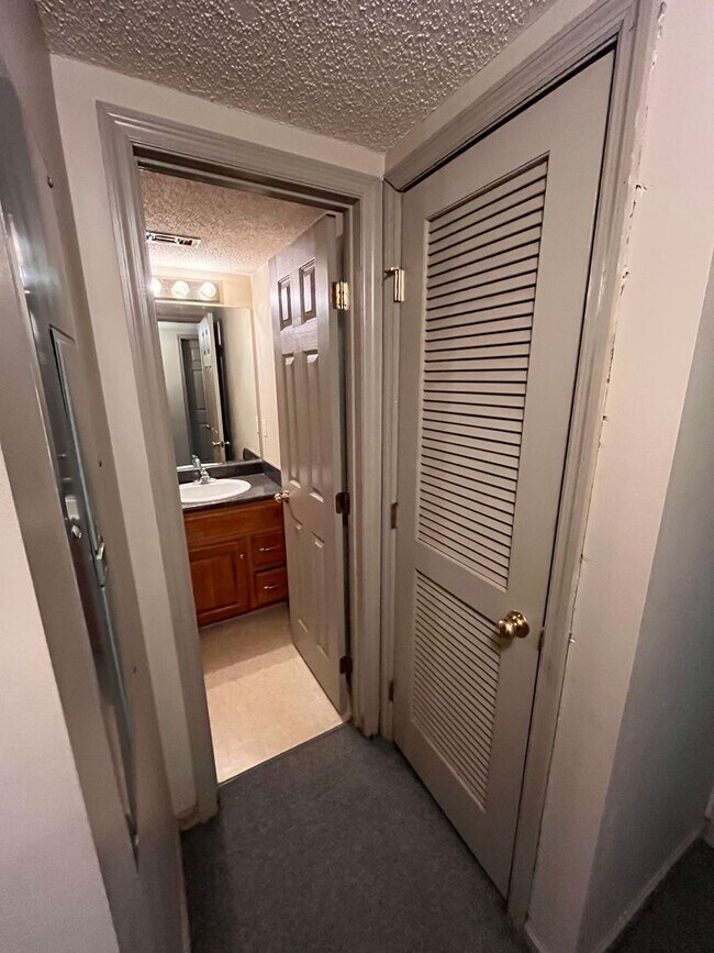 Building Photo - 5005 Chancellor Square